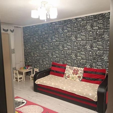 Private Room Near 3 Min Metrou Crangasi, 40 M2 Bukarest Kültér fotó