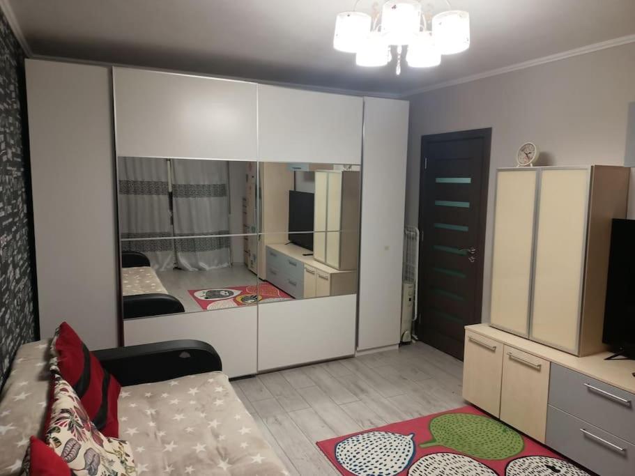 Private Room Near 3 Min Metrou Crangasi, 40 M2 Bukarest Kültér fotó