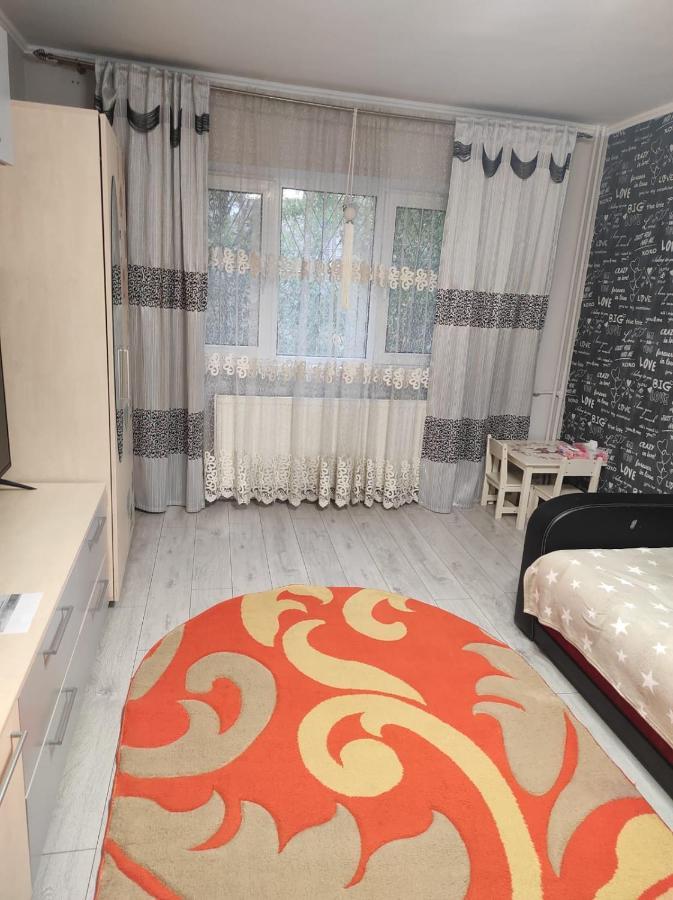 Private Room Near 3 Min Metrou Crangasi, 40 M2 Bukarest Kültér fotó