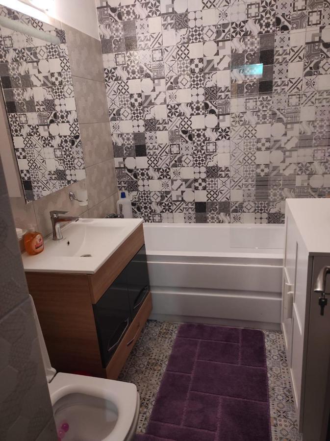 Private Room Near 3 Min Metrou Crangasi, 40 M2 Bukarest Kültér fotó