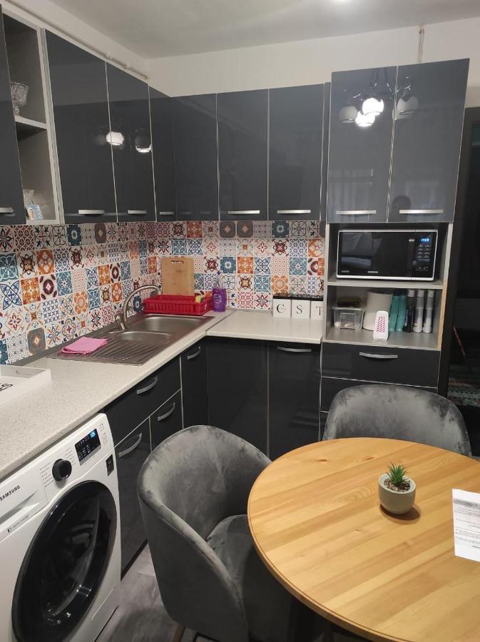 Private Room Near 3 Min Metrou Crangasi, 40 M2 Bukarest Kültér fotó
